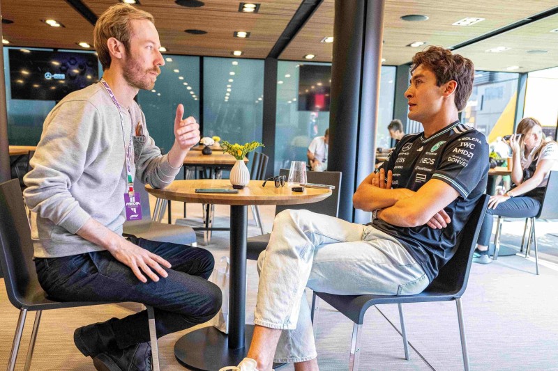 Diskutieren das Toxische an Social Media: Frederik Hackbarth und George Russell