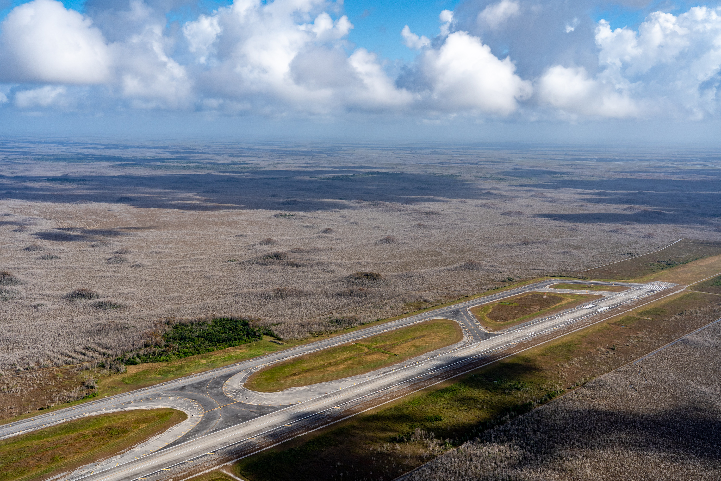 El aeropuerto de capacitación y transición Dade-Collier en la Big Cypress National Preserve en Florida, en diciembre de 2019. Florida está construyendo un centro de detención para los migrantes apodados 