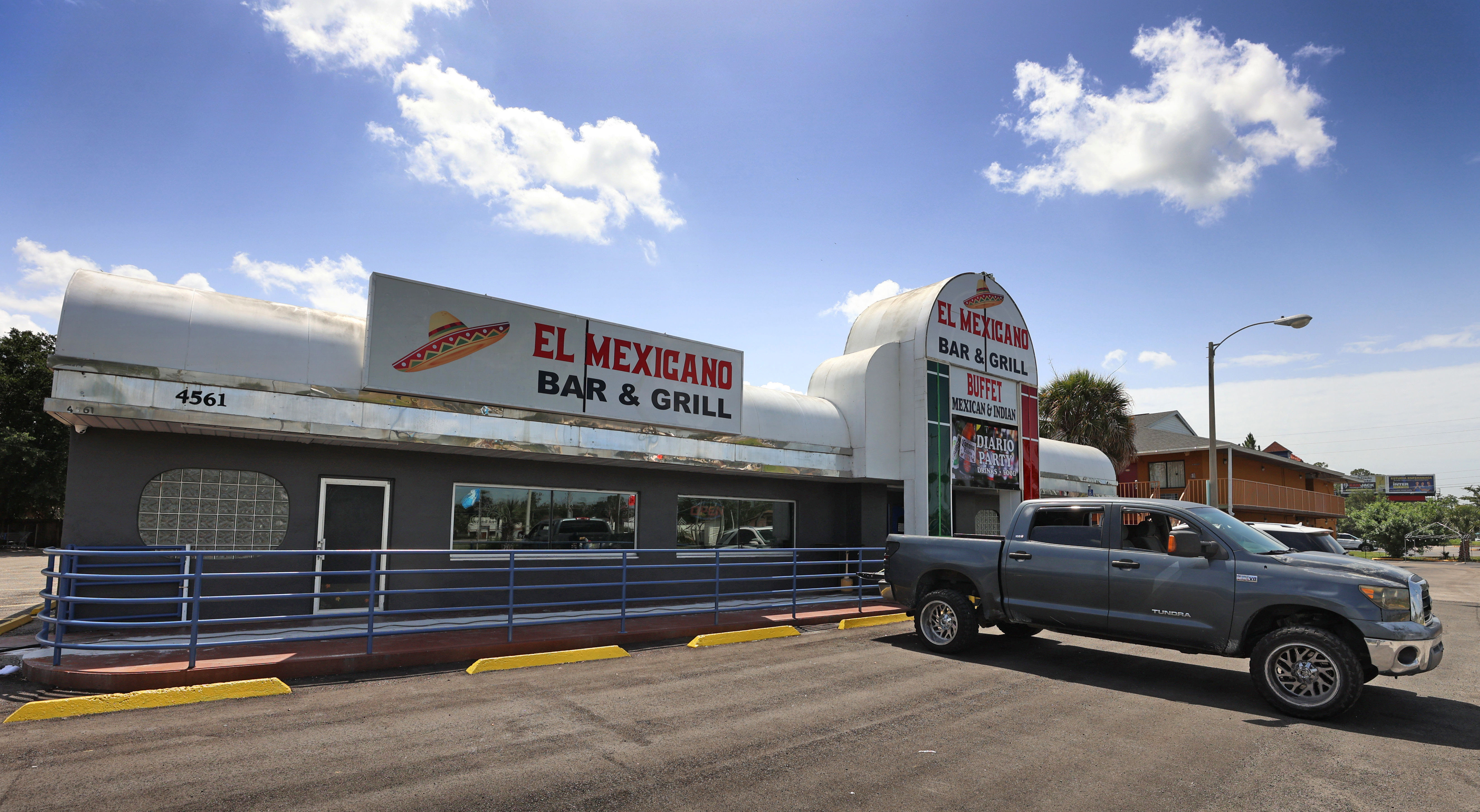 El sitio del antiguo Red Star Restaurant & Hookah Bar ubicado en 4561 W. Irlo Bronson Memorial Highway en Kissimmee, el viernes 6 de junio de 2025. El restaurante Red Star actualmente está bajo renovación para convertirse en un restaurante de Nuevo México-Indio y anteriormente llamó a Four Coat-Coats Club y el Club Social de Fusion estaba, según los informes, el sheriff del condado de Osceola, Marcos Lopez Lopez, dirigió un negocio de juegos ilegales de Osceola. López fue arrestado el jueves y acusado de extorsión y conspiración. (Joe Burbank/Orlando Sentinel)