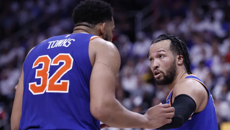 El guardia de los Knicks de Nueva York Jalen Brunson, centro Karl-Anthony Towns