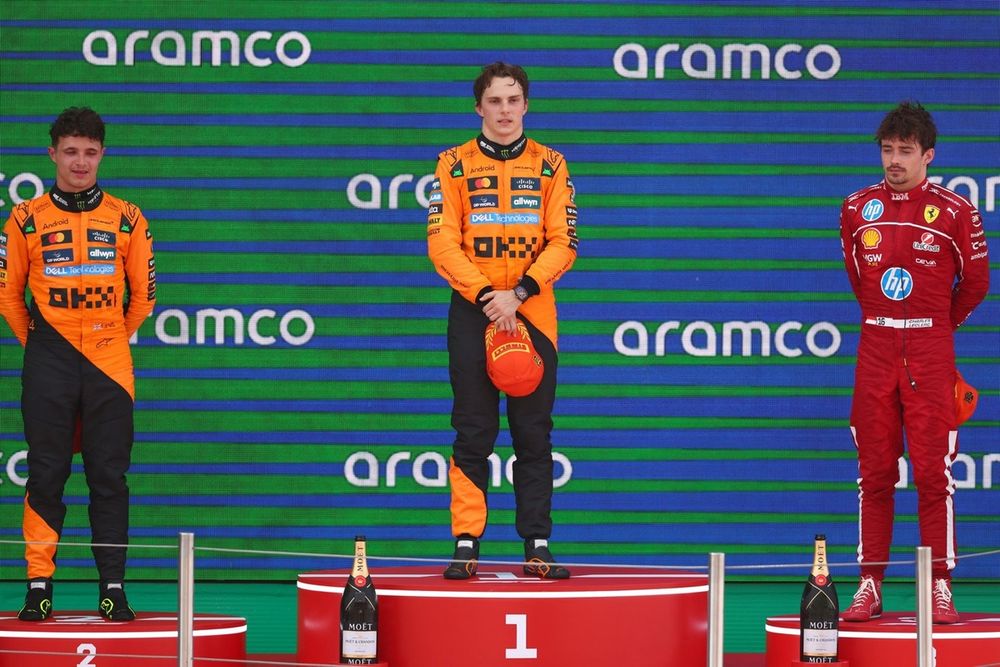 Charles Leclerc, Ferrari, Lando Norris, McLaren, Oscar Piastri, McLaren