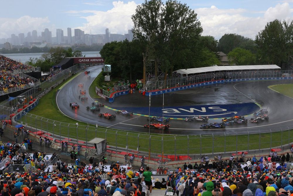 Charles Leclerc, Ferrari SF-24, Yuki Tsunoda, RB F1 Team VCARB 01, Alex Albon, Williams FW46, Carlos Sainz, Ferrari SF-24, the remainder of the field
