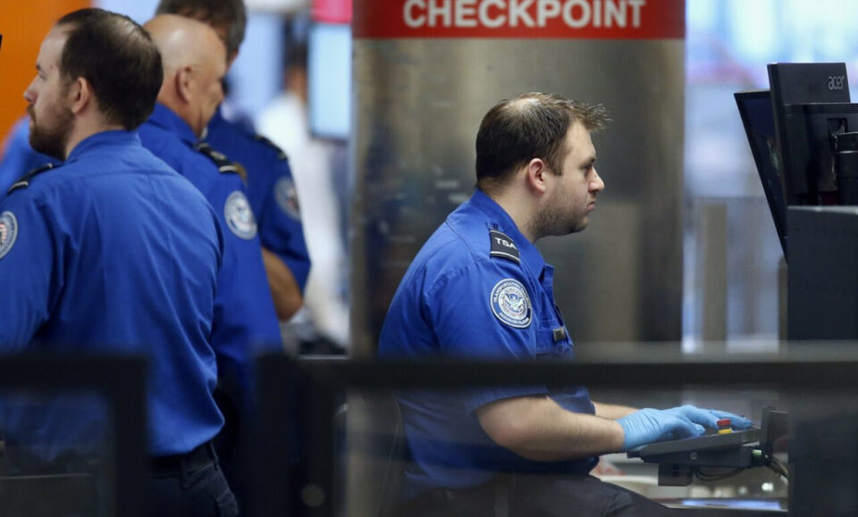 Nueva amenaza de bomba sacude al aeropuerto de Miami: una mujer detenida