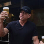 Troy Aikman conquista Texas con «Eight», su nueva cerveza patritica