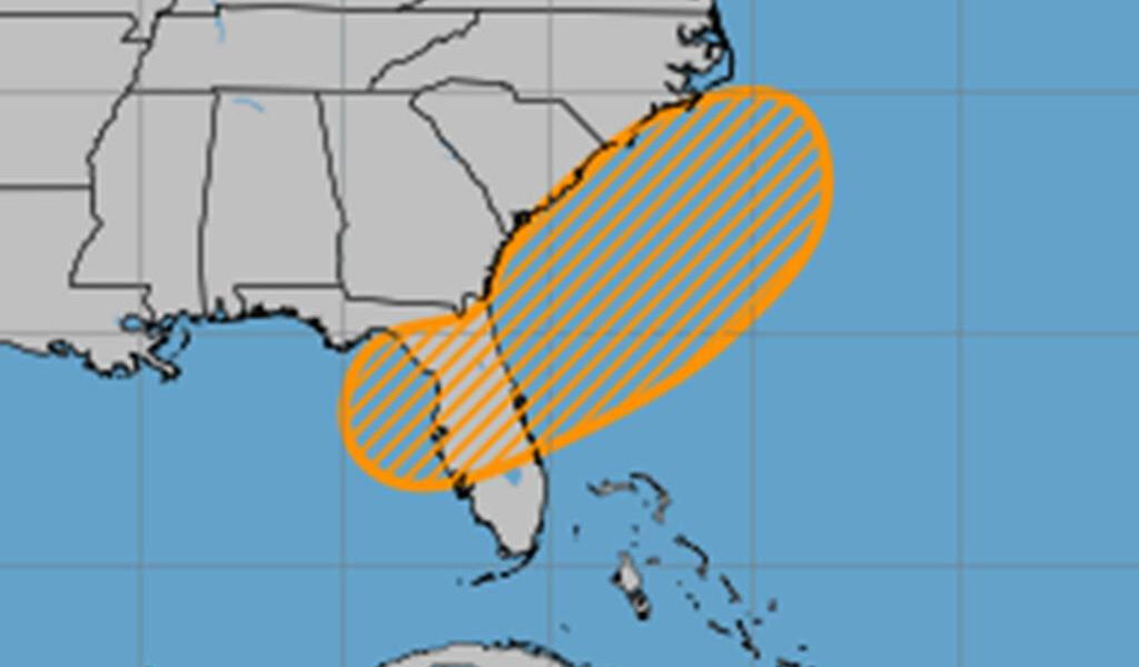 Hurricane Center dice que el sistema podría desarrollarse lentamente en la costa de Florida