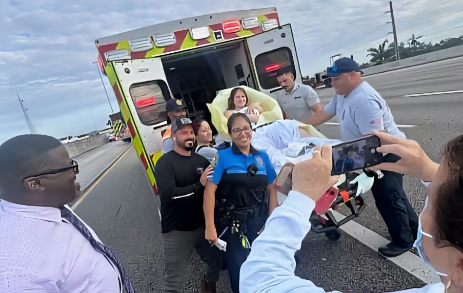 Mujer dio a luz en la Florida Turnpike con apoyo de policías escolares de Miami-Dade