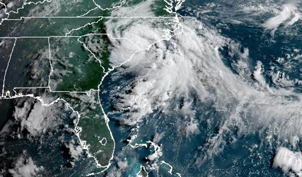 Tormenta tropical Chantal golpea a Carolina Coast