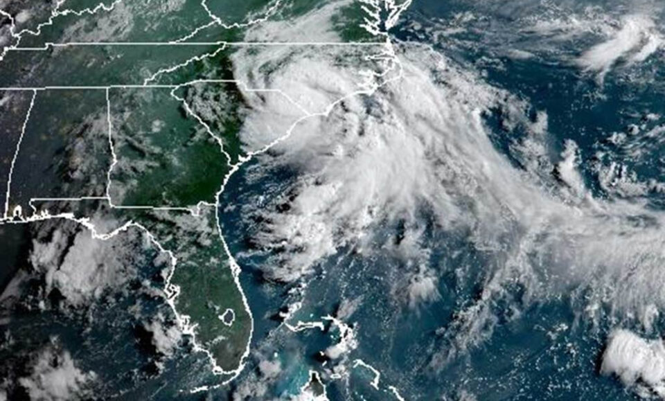 Tormenta tropical Chantal golpea a Carolina Coast