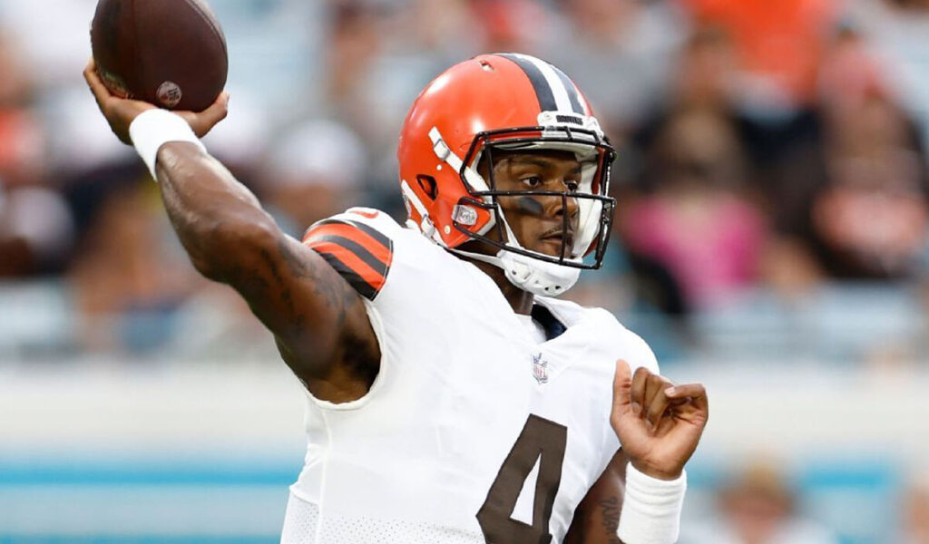 Deshaun Watson comete tres intercepciones vergonzosas con el mismo jugador de los Eagles