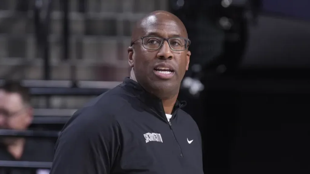 Mike Brown planea su sistema en los Knicks centrado en una de sus figuras | Sporting News Argentina