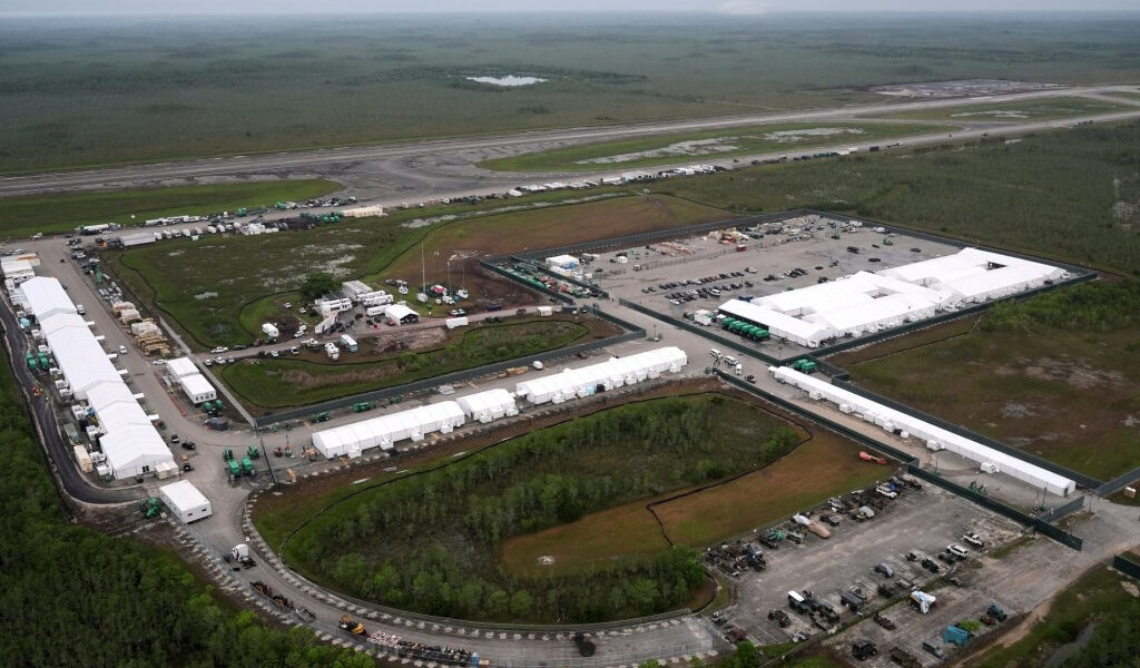 Los legisladores de Florida a quienes se les negó el acceso a la demanda de archivos de Alligator Alcatraz