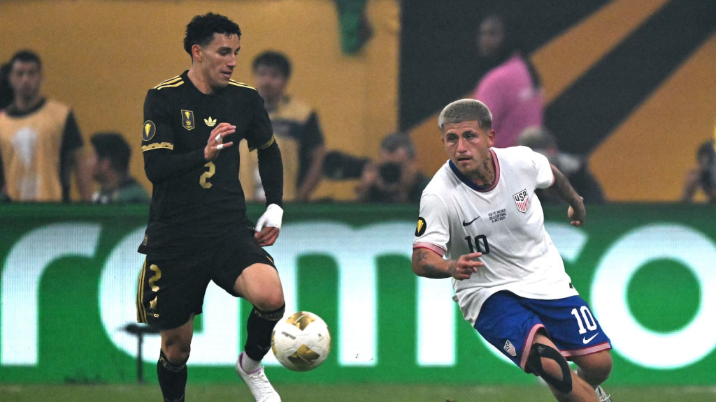 Diego Luna divide opiniones al declarar que “quiere ser un ejemplo para los mexicoamericanos”