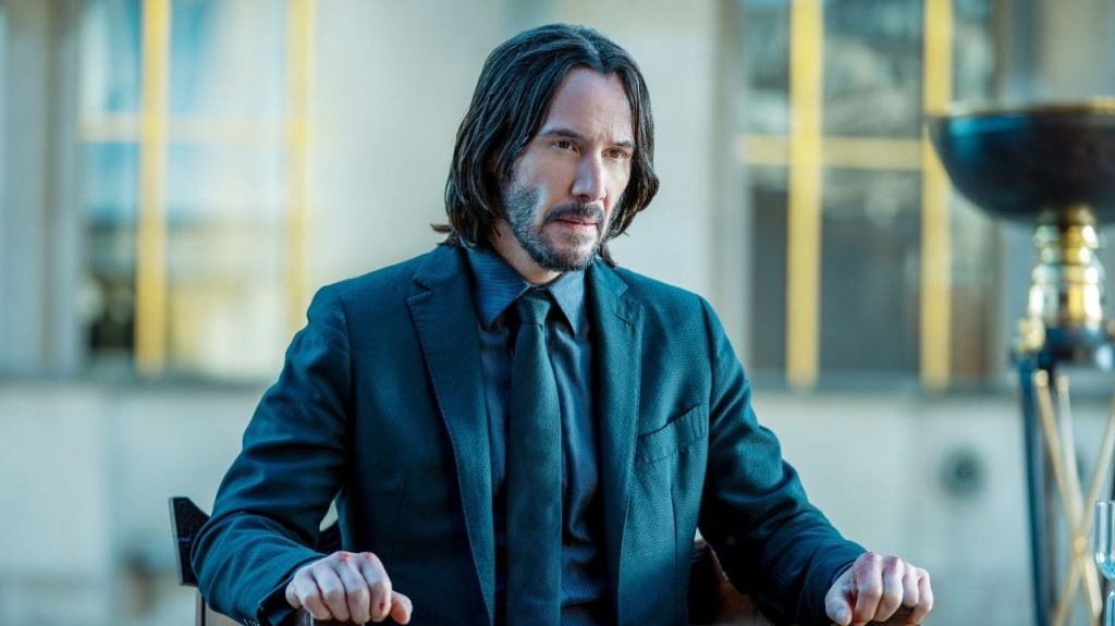 Justo antes de comenzar su venganza, John Wick hace esto con su reloj: es un guiño a los soldados reales