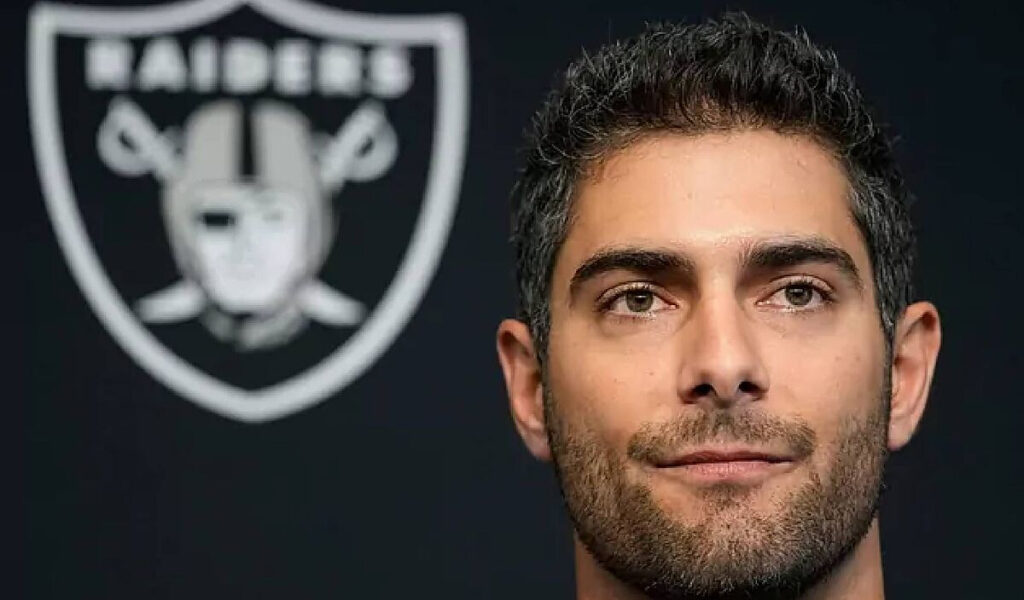 Raiders reestructura contrato millonario de Jimmy Garoppolo