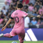 El golazo de Messi de tire libre que le confirma como el mejor lanzador de la historia