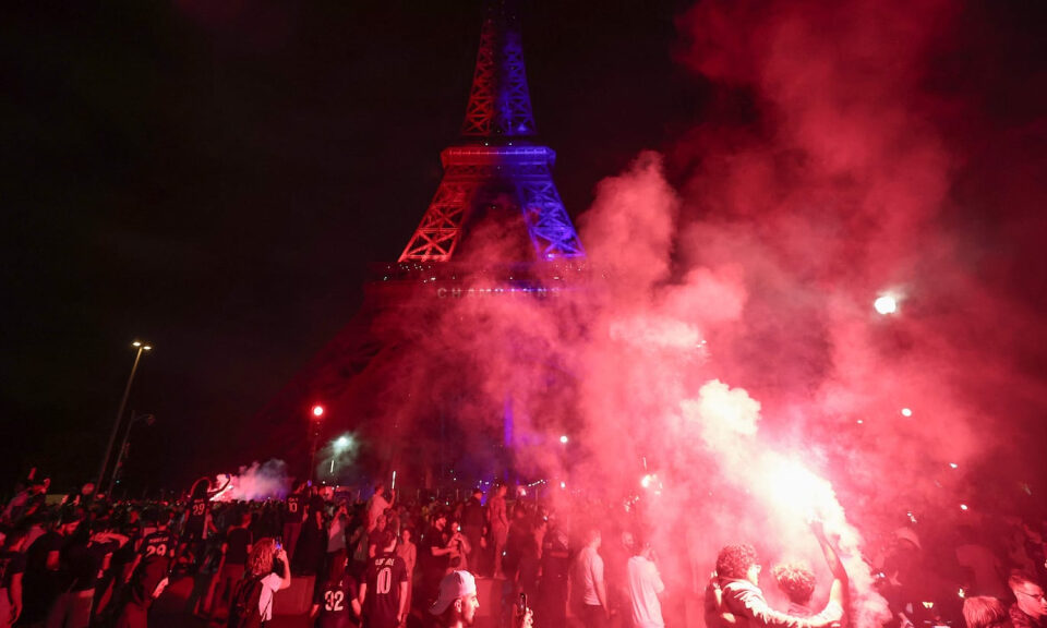 Caos en París: dos muertos, 192 heridos, incendios, atropellos, arrestos…