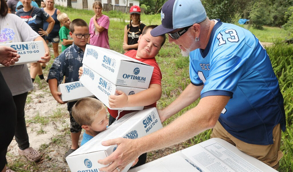 ‘A Game Changer’: el programa de comida de verano de Lake School ayuda a las familias necesitadas