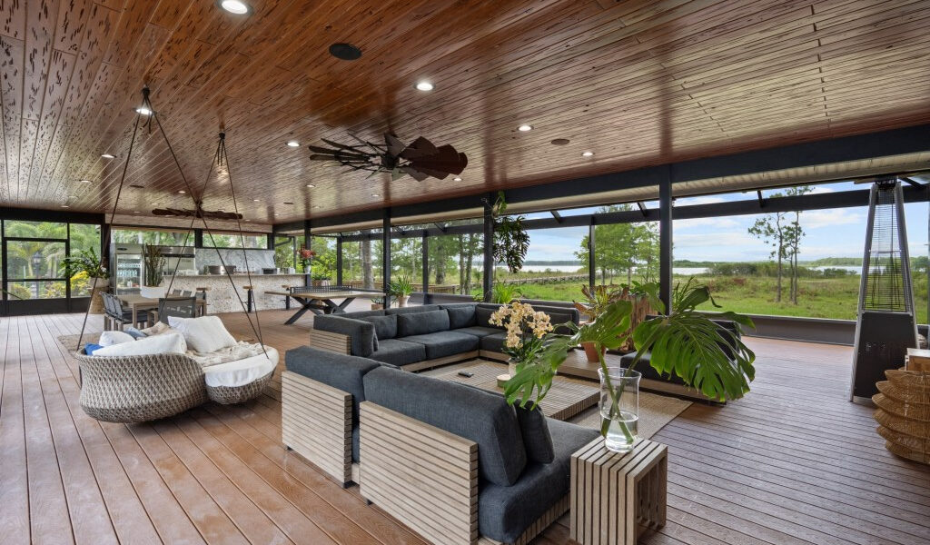 Este listado de Moss Park ofrece el mejor porche de Orlando