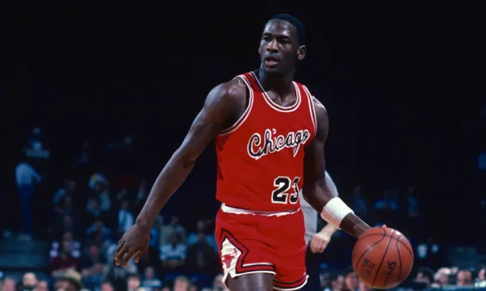 Tarjeta de novato de Michael Jordan rompe un nuevo récord y se ubica entre los artículos deportivos más caros de la historia | Sporting News Argentina