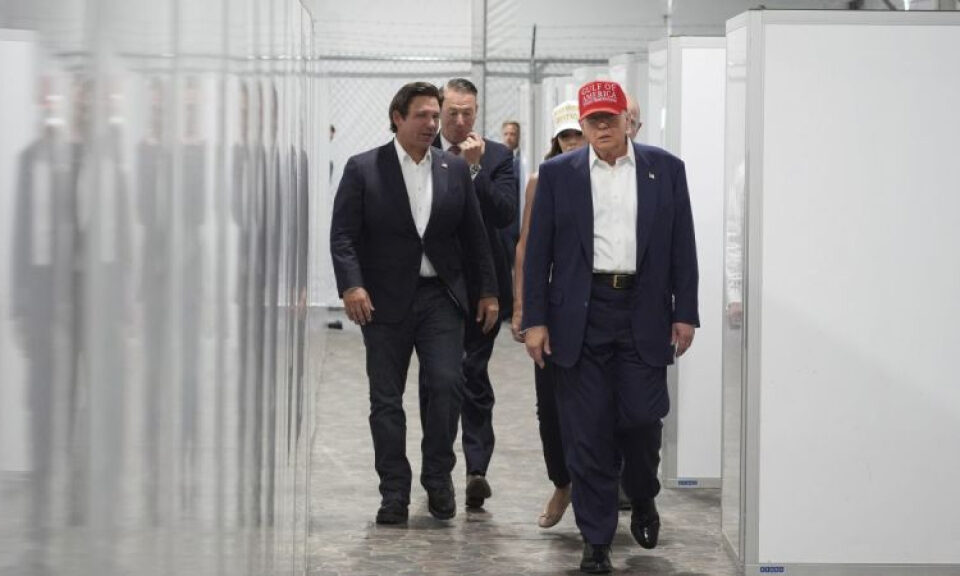 Correos revelan que administración de DeSantis sorprendió a funcionarios del condado con los planes de «Alligator Alcatraz» | CNN