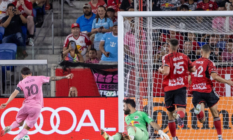 La otra toma del gol de Messi que festejó el estadio entero