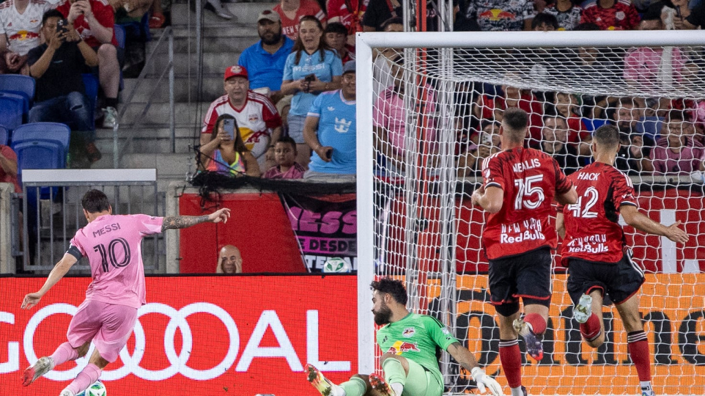 La otra toma del gol de Messi que festejó el estadio entero