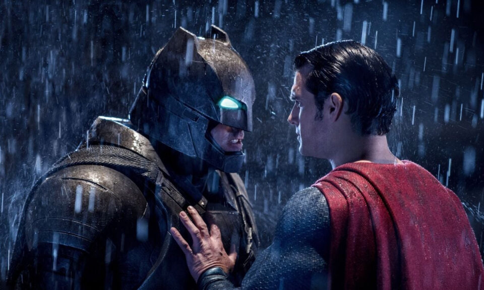 Aunque no lo creas, Batman paga el sueldo de Superman… O, más bien, Bruce Wayne paga el de Clark Kent