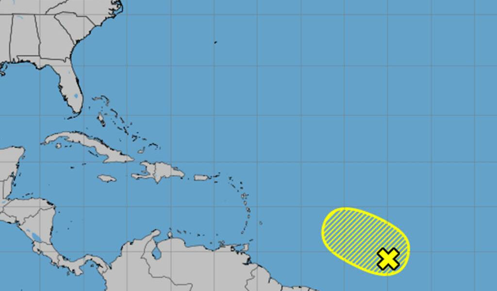 Hurricane Center rastrea a Atlantic Tropical Wave con oportunidad de desarrollar