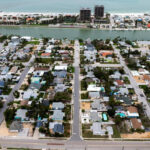Los inversores tomaron casas de Tampa Bay dañadas por los huracanes Helene y Milton