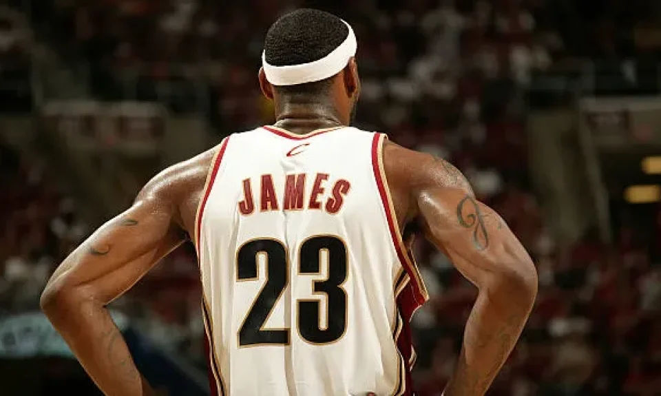 Se prevé que LeBron y Bronny regresen a Cleveland, mientras Dončić se convierte en la nueva cara de los Lakers | Sporting News Argentina