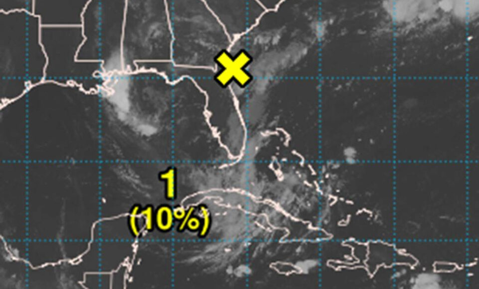 Hurricane Center dice que el sistema podría moverse a través de Florida y desarrollarse en el Golfo