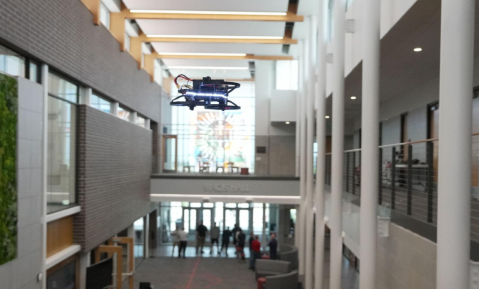 Escuela de Miami-Dade prueba drones que responden a tiroteos en tiempo récord
