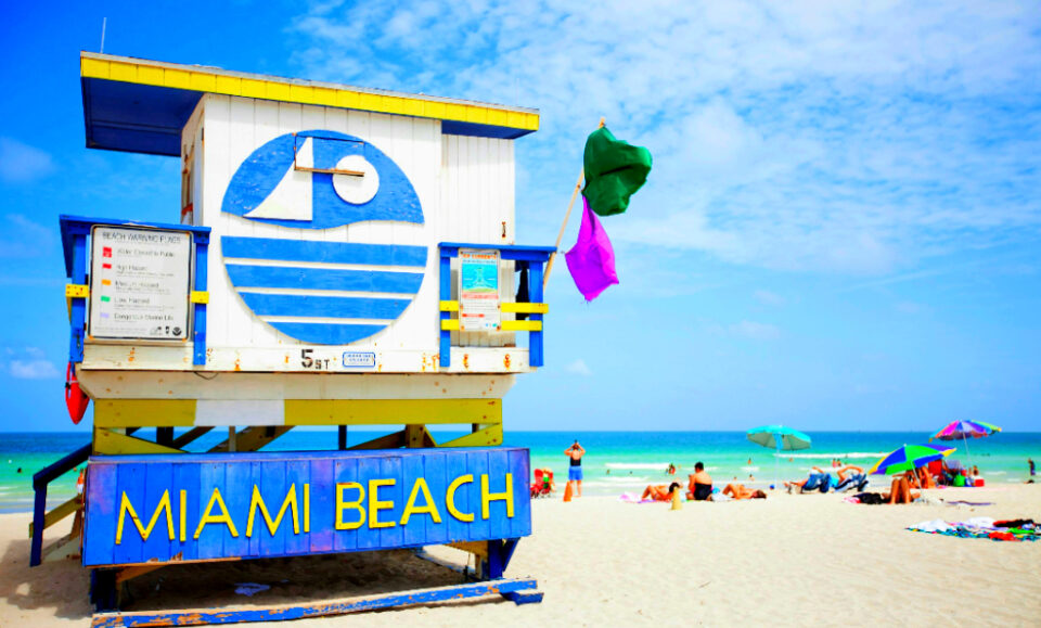 Miami Beach contempla legalizar la venta y consumo de alcohol en playas