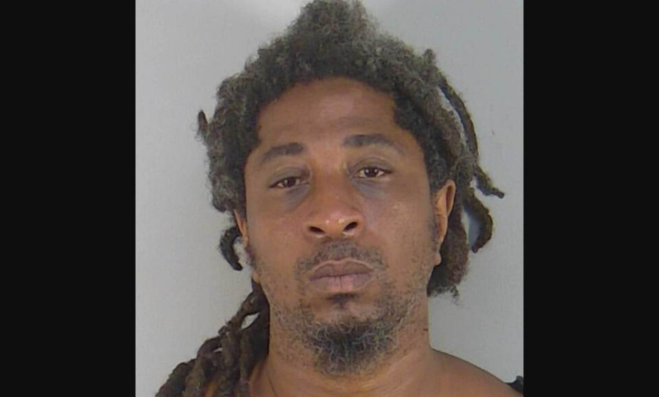 Florida Man enfrenta 29 cargos de crueldad animal después de Swat Raid