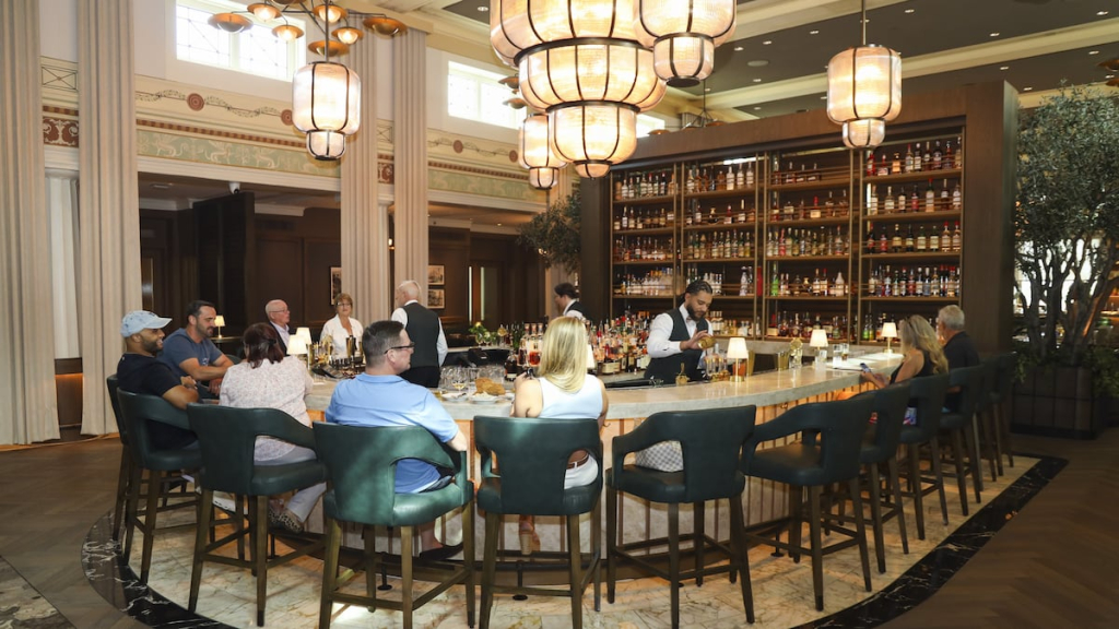 El nuevo restaurante de Vinoy combina lujo con historia en San Petersburgo