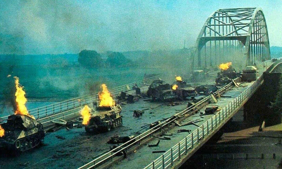 Protagonizada una tonelada de superestrellas, esta épica película bélica de 3 horas era realmente arriesgada: tardó 2 años en ser realidad