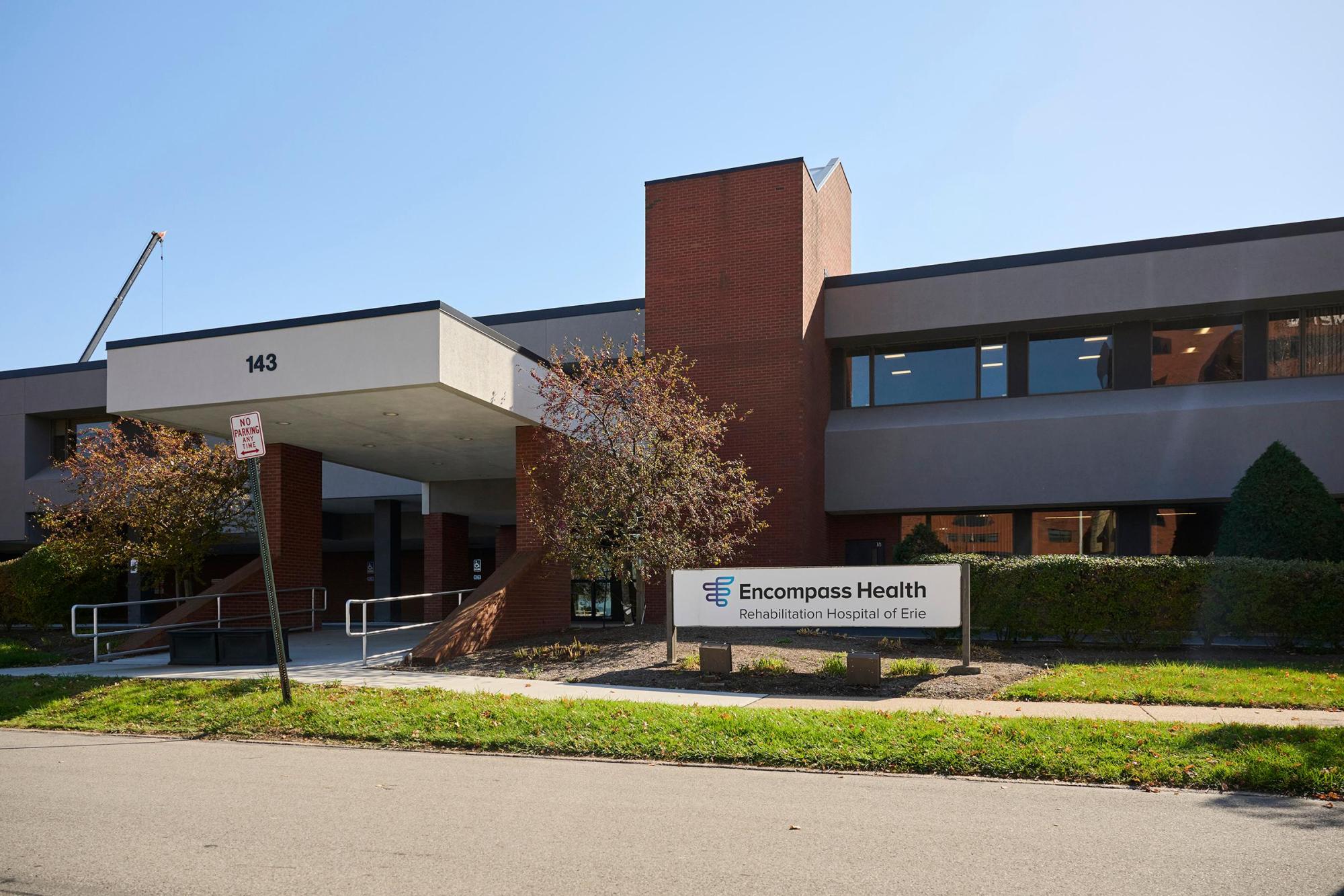 Encompass Health posee hospitales de rehabilitación médica en 38 estados, incluido este en Erie, Pensilvania, donde Paul Webb Jr. fue a recuperarse de un sangrado cerebral, un tipo de accidente cerebrovascular. (Dustin Franz/KFF Health News/TNS)