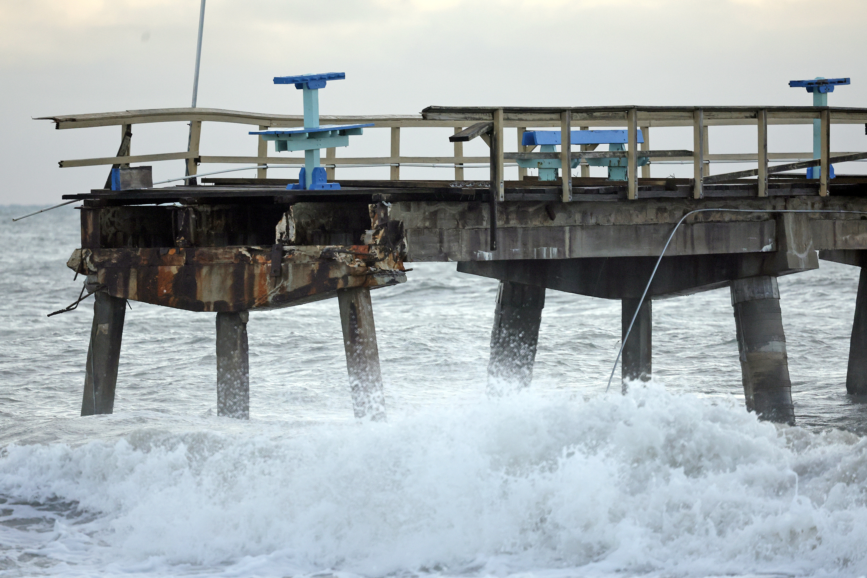 Anglin's Fishing Pier al final de la BLVD comercial. En Lauderdale-by-the-Sea se muestra el jueves 10 de noviembre de 2022, después de que una sección se derrumbó debido a la tormenta tropical Nicole.
