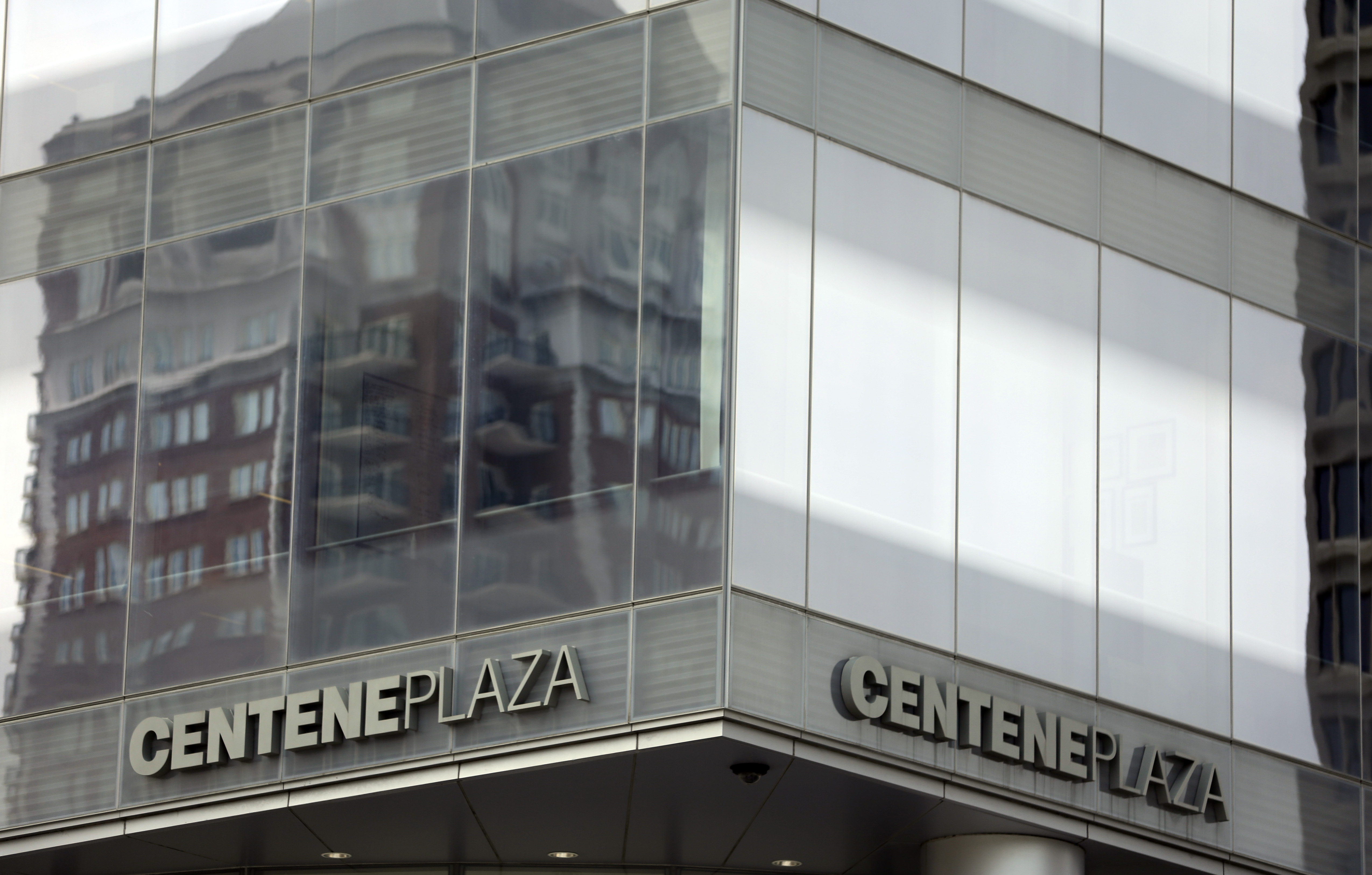 La sede de Building Housing Centene Corporation se ve el jueves 2 de julio de 2015 en Clayton, Missouri. Centene se ha subido a la combinación de compañías de atención administrada para aumentar a medida que la revisión de la atención médica cambia su negocio con una oferta de $ 6.3 mil millones para compañeros de salud de la aseguradora. (AP Photo/Jeff Roberson) org xmit: mojr204