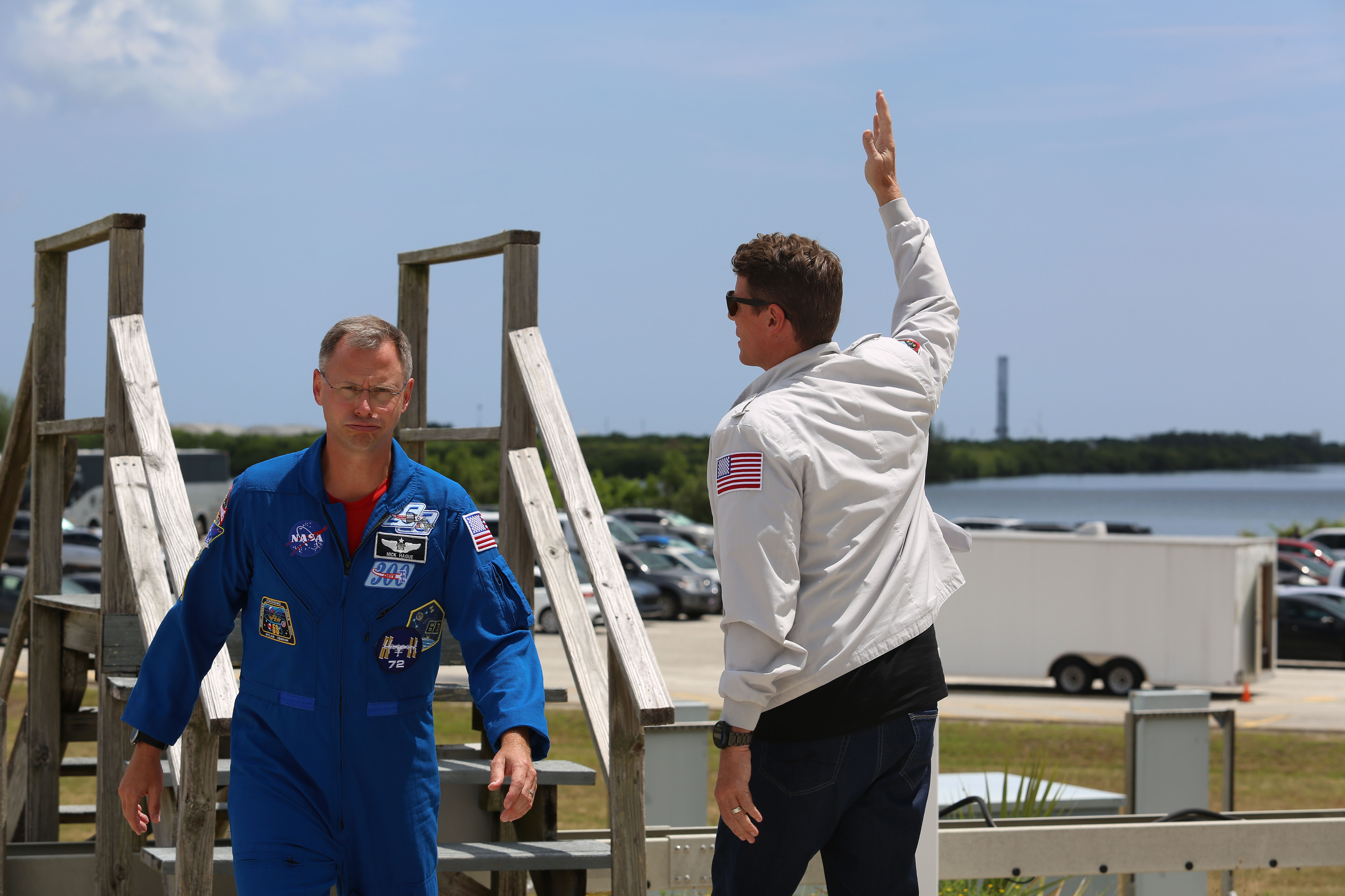El astronauta de la NASA, Nick Hague, y el comentarista Derrol Nail Express Frustration después de darse cuenta del intento de lanzamiento de la tripulación de SpaceX-11 se eliminó con un minuto, siete segundos en el reloj de cuenta regresiva el jueves 31 de julio de 2025. (Richard Tribou/Orlando Sentinel)