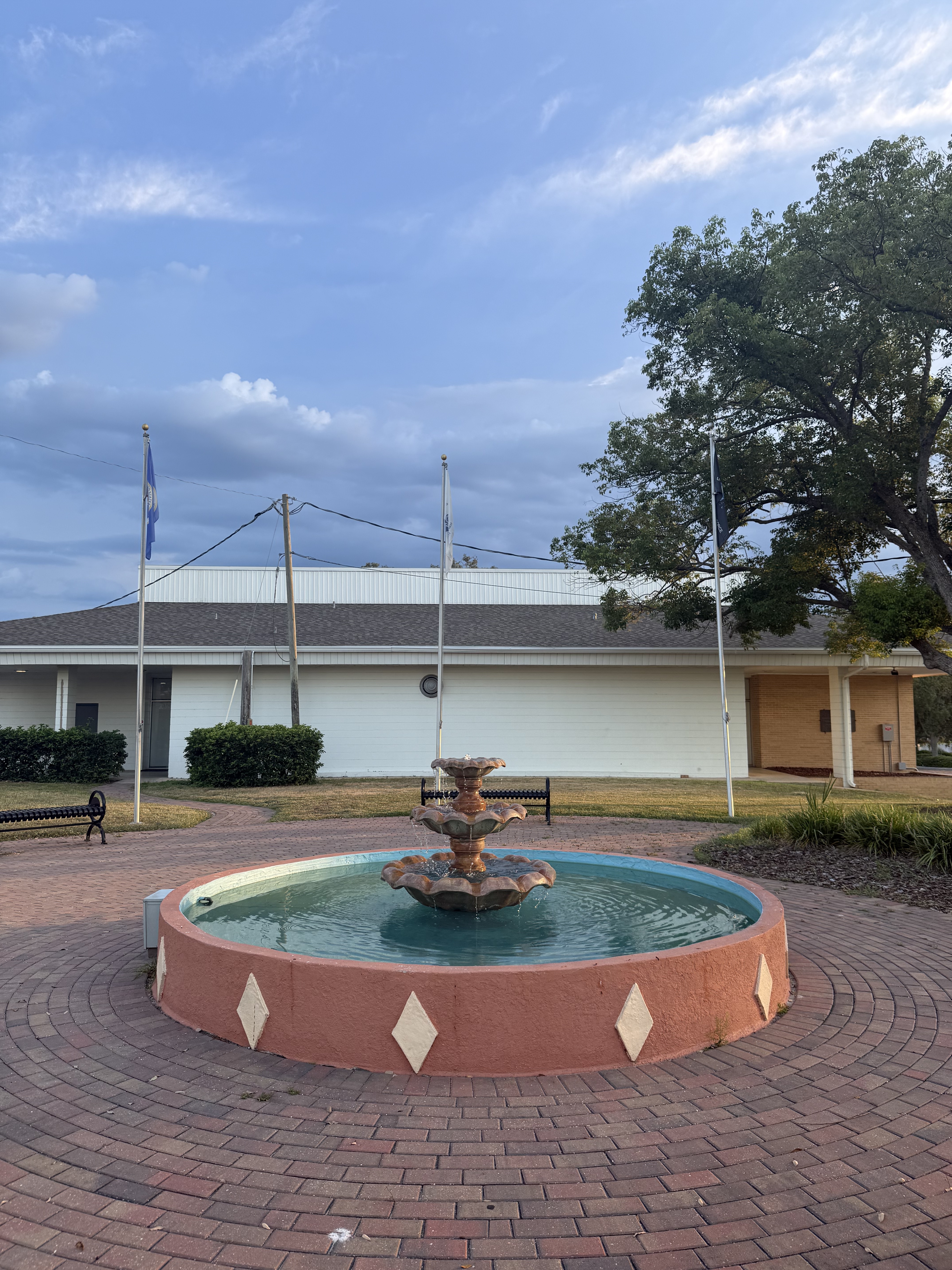 El exterior del Building and Community Center de El Puryear en Groveland, que alberga reuniones del Consejo de la Ciudad de Groveland el 1 y tercer lunes de cada mes. (James Wilkins)