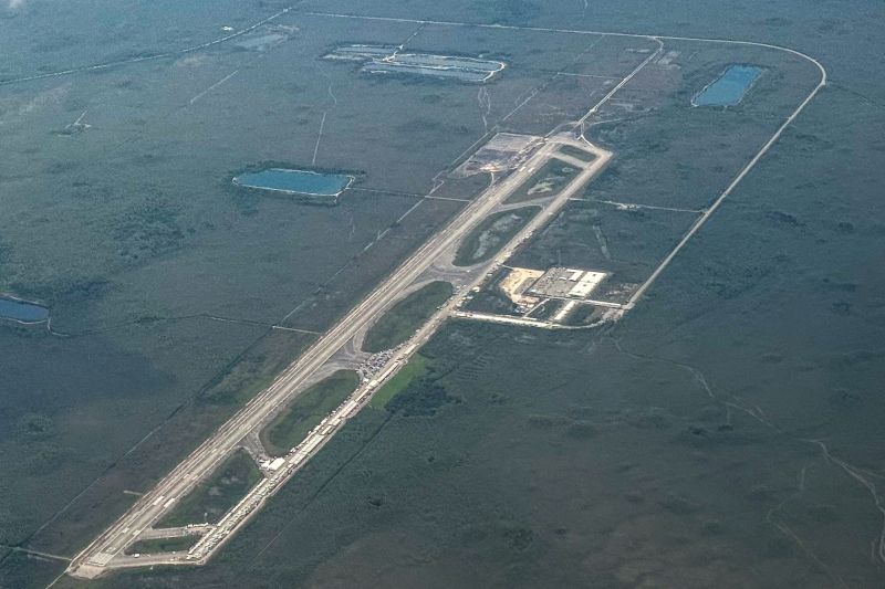 Vista aérea de un centro de detención de migrantes el 7 de julio de 2025.