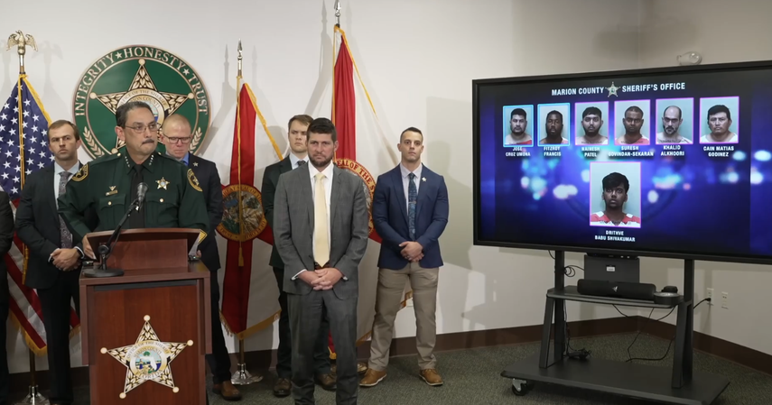 Sheriff de Marion Billy Woods en rueda de prensa. 