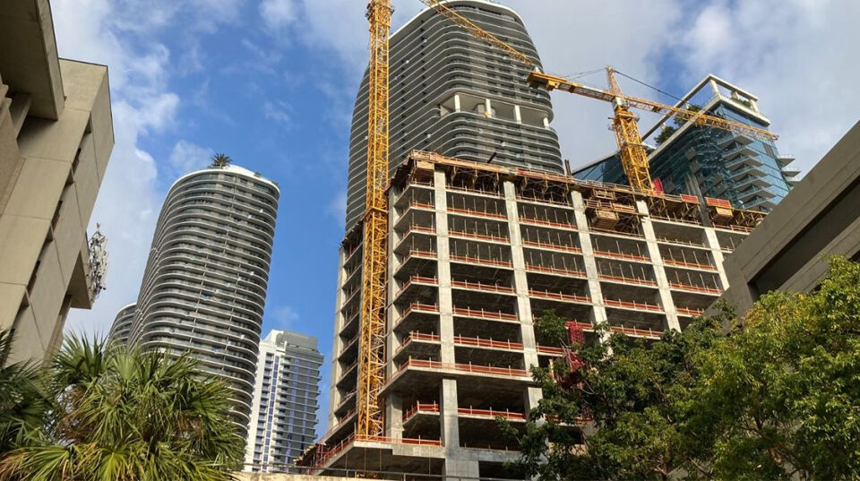 Miami lidera construcción de apartamentos en Florida con más de 15.600 nuevas unidades en 2025
