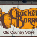 Cracker Barrel es una distracción de un cambio de marca estadounidense más oscuro | Columna