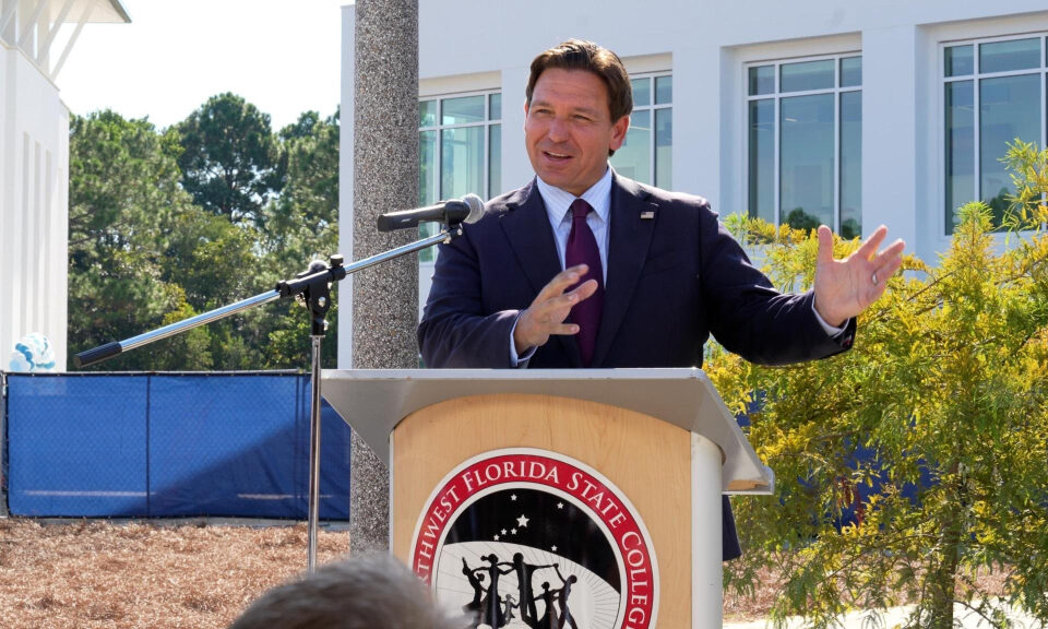 DeSantis da pasos firmes hacia la eliminación de impuestos a la propiedad en Florida