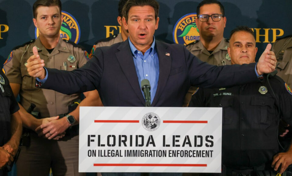 Demings firma el acuerdo de transporte de hielo justo antes de DeSantis, el gabinete aparece en Orlando