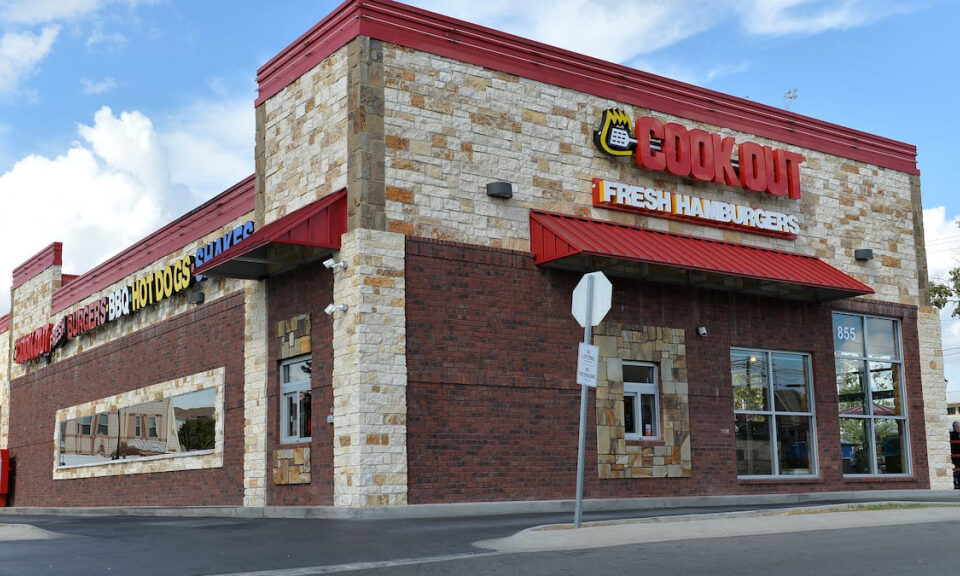 La primera ubicación de Cook Out Florida todavía está en camino para Temple Terrace