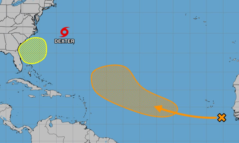 Sistemas potenciales de los ojos del centro de huracanes cerca de Florida, en Atlantic, mientras que TS Dexter se agita