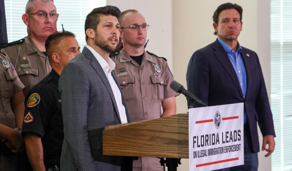 Editorial: agresión deshonesta de DeSantis, la amenaza de suspensión llega a Orange County